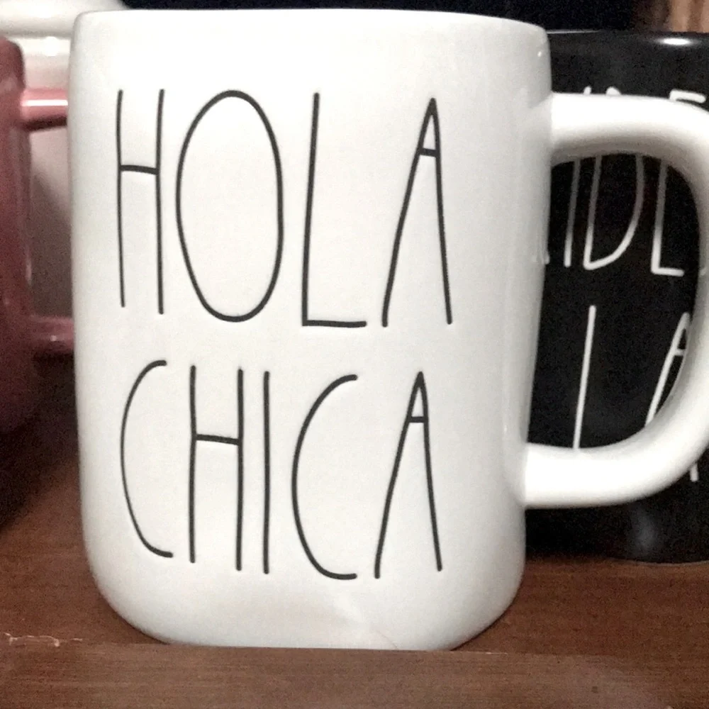 HOLA CHICA RAE DUNN MUG ☕️